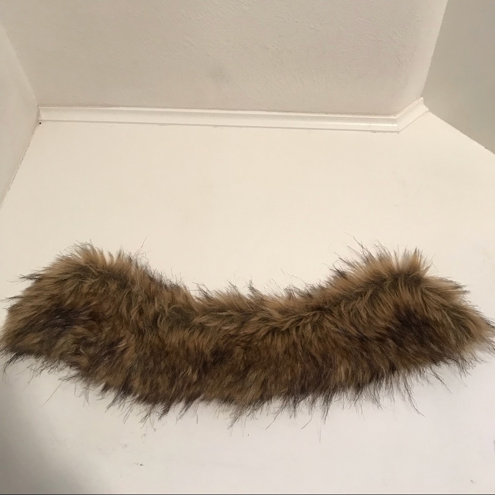 DETACHABLE FAUX FUR